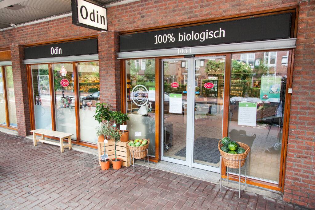 Ingang Odin biologische supermarkt winkelcentrum Brazilië Amsterdam.