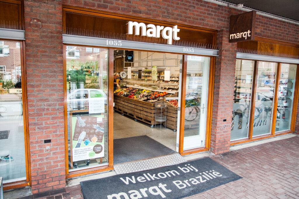 Ingang Marqt supermarkt winkelcentrum Brazilië Amsterdam.
